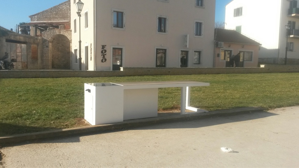 U Zadarskoj županiji postavljene solarne klupe