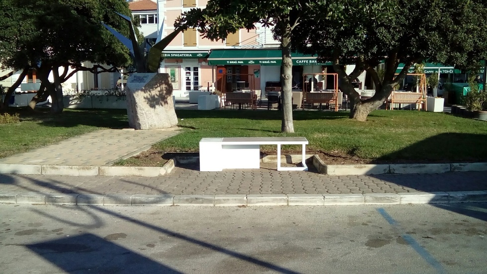 U Zadarskoj županiji postavljene solarne klupe