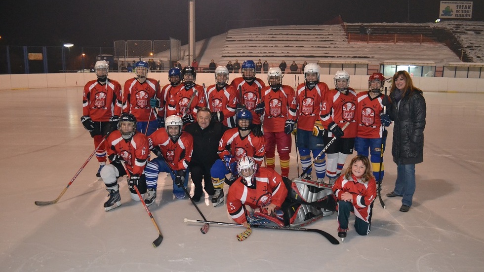 Župan Žinić posjetio hokejašice kluba Siscia