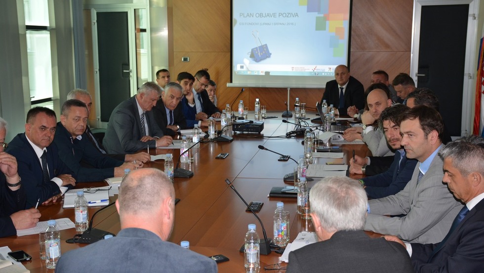 Ministar Tolušić na radnom sastanku sa županima