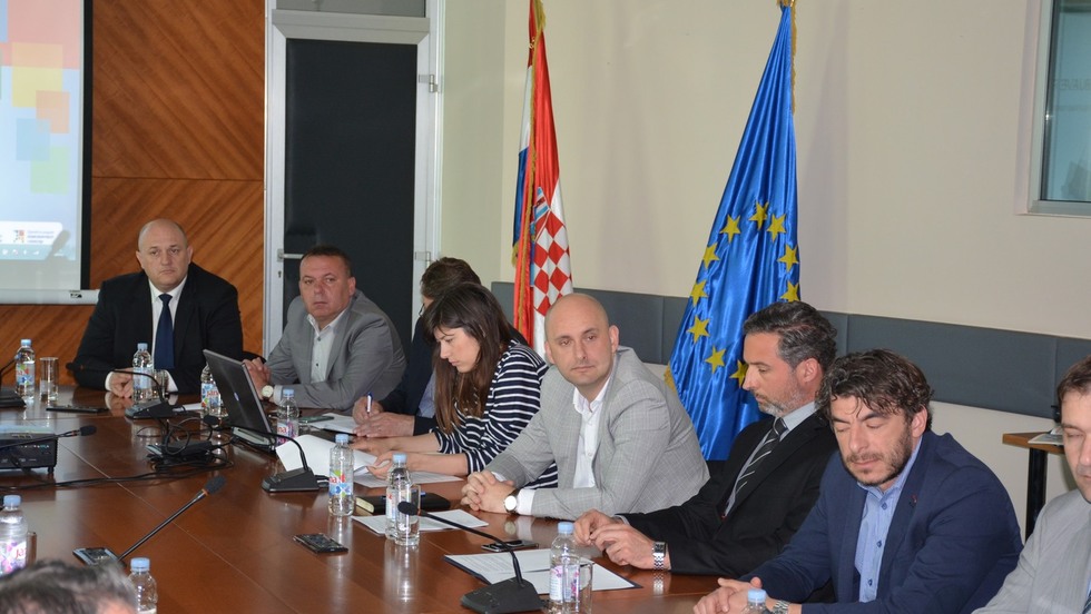 Ministar Tolušić na radnom sastanku sa županima