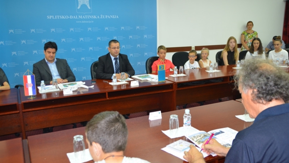 Sudionici Dječjeg festivala "Mali Split“ u posjeti Splitsko-dalmatinskoj županiji