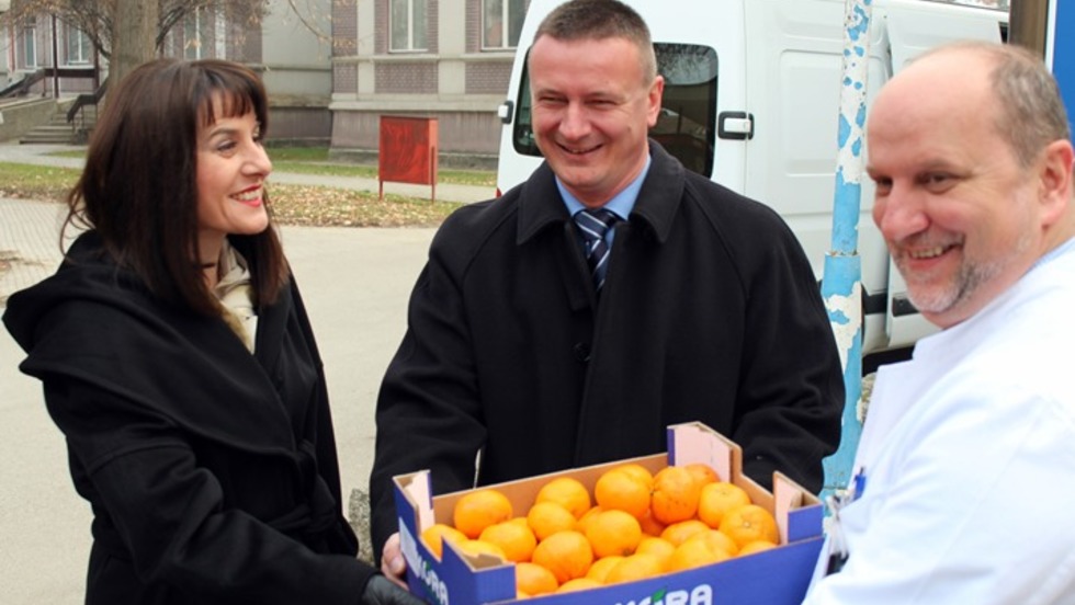 Dubrovačko-neretvanska županija donirala mandarine brodskoj Bolnici