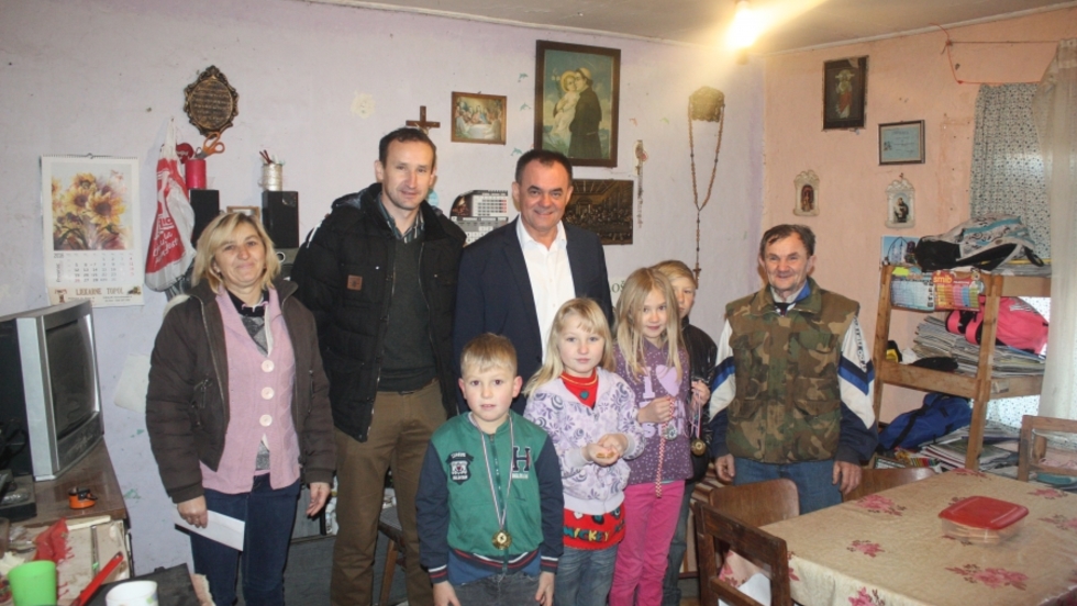 Umjesto domjenka župan darivao socijalno ugrožene obitelji