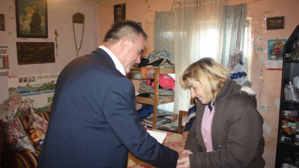 Umjesto domjenka župan darivao socijalno ugrožene obitelji