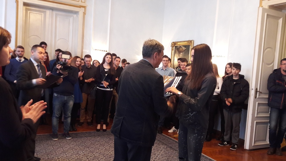 Osječko-baranjska županija stipendira učenike i studente