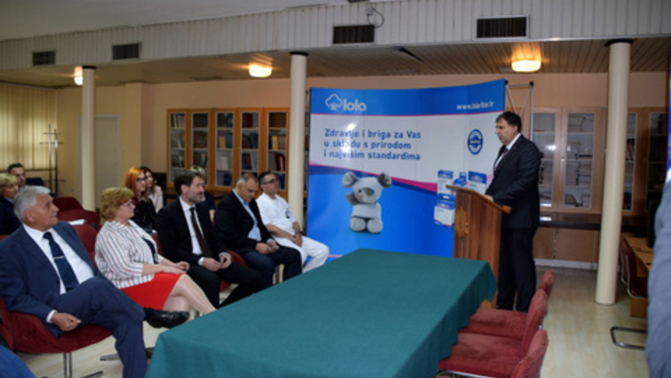 Karlovačka županija: Projekt darivanja rodilja "Bebina prva torba"