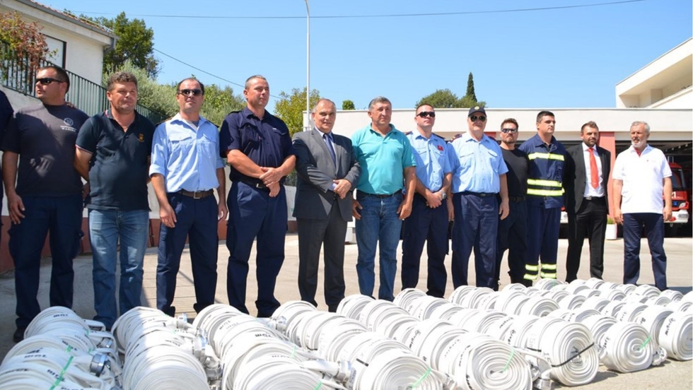 Splitsko-dalmatinska županija darovala vatrogasnim društvima novu opremu