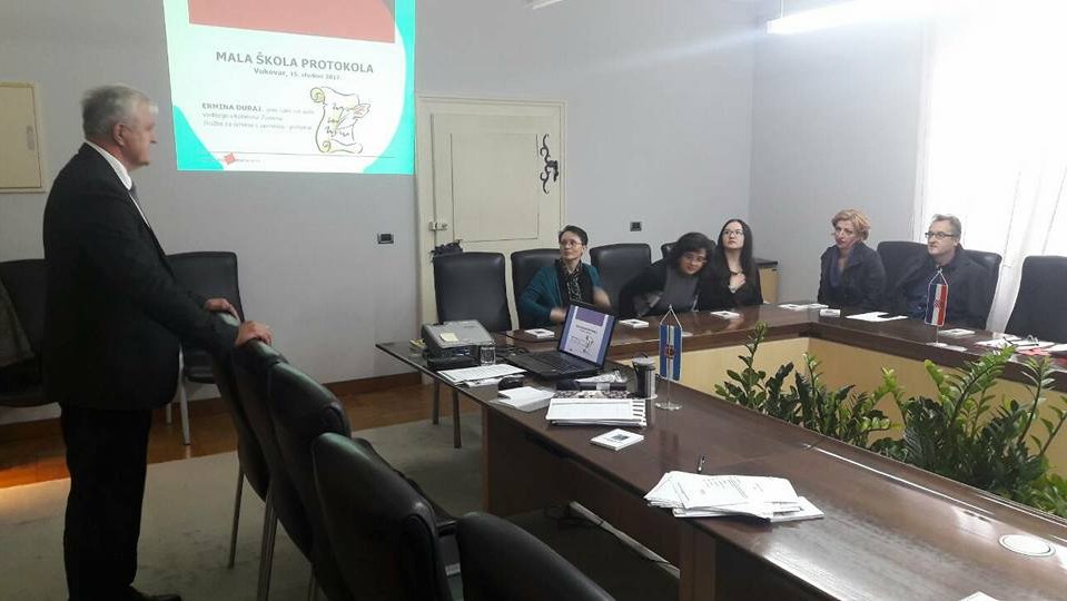Mala škola protokola u Vukovaru