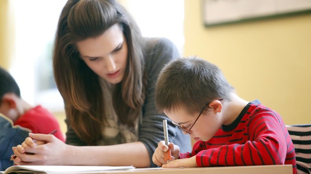 Djeca s teškoćama školsku bi godinu mogla započeti bez pomoćnika u nastavi