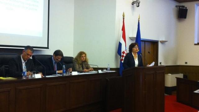 Neprihvatljivo je važne zakone o zdravstvu donositi po hitnom postupku