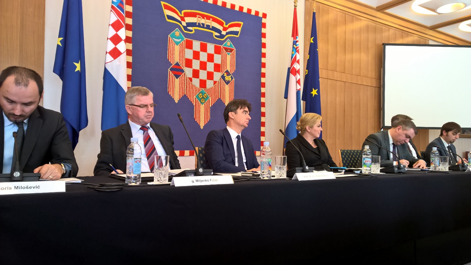 Predstavnici županija, općina i gradova na sastanku s predsjednicom Grabar-Kitarović