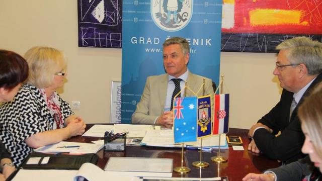 Zamjenik župana Šibensko-kninske županije Smolić i gradonačelnik Šibenika Burić primili veleposlanicu Australije Susan Cox
