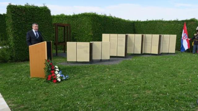 Otkriveno Spomen obilježje braniteljima Varaždinske županije