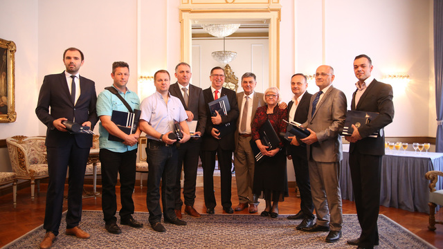 Župan Šišljagić uručio nagrade povodom Dana Osječko-baranjske županije