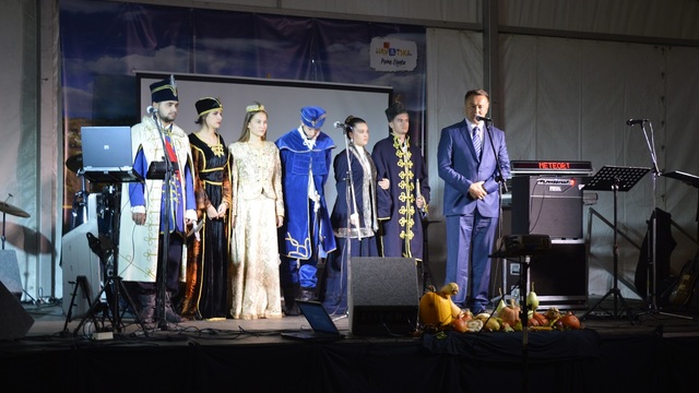 Župan Žinić otvorio Kestenijadu u Hrvatskoj Kostajnici