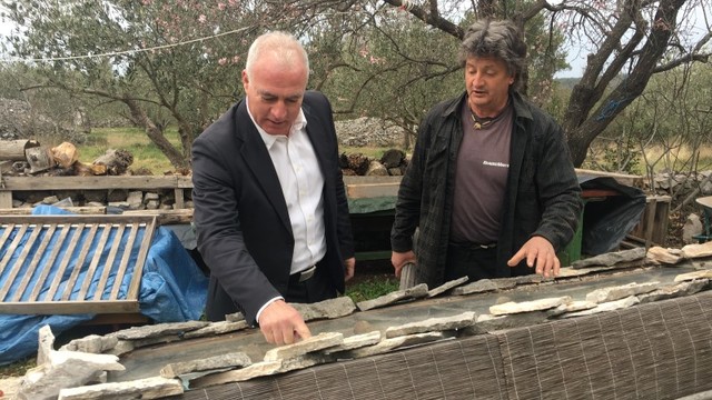 Šibensko-kninska županija: Projektom elektrifikacije ruralnih krajeva struja stigla i do Parčića i u Vlake