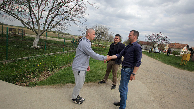 Upoznajte OPG Nikole Vukovskog iz Slatine: Nisu odustajali ni kad im je poplava uništavala imanje i pijavica odnijela krovište od blaga, jer danas će EU sredstvima zamijeniti prastare traktore od kojih najmlađi ima 20 godina