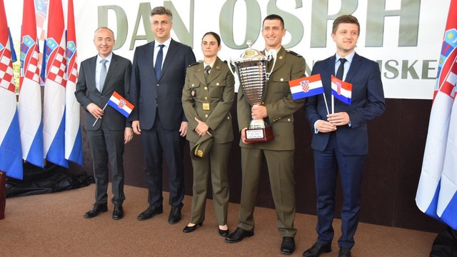 Predsjednik Vlade Plenković: Cilj nam je Hrvatsku vojsku učiniti još učinkovitijom i kvalitetnijom