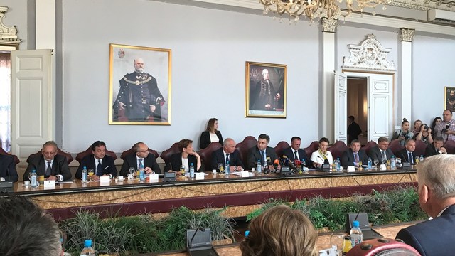 Predsjednik Vlade Plenković i članovi Vlade sa županima, gradonačelnicima i načelnicima u Požegi