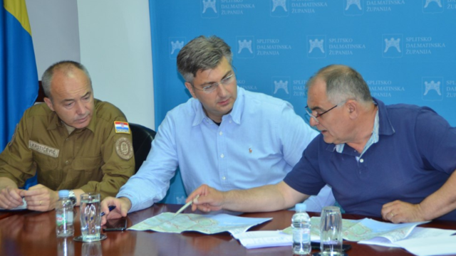 Predsjednik Vlade RH Andrej Plenković i župan Blaženko Boban na sastanku Stožera civilne zaštite Splitsko-dalmatinske županije
