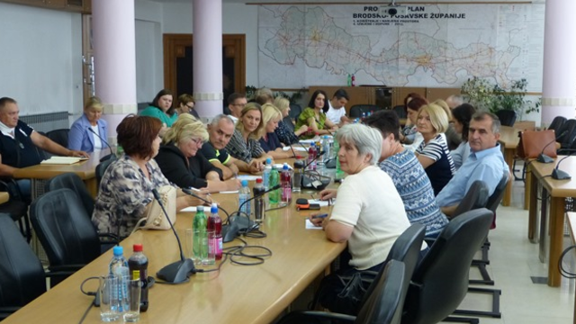 Brodsko-posavska županija: Kreće nova Školska shema- besplatni obroci voća, povrća i mlijeka učenicima osnovnih i srednjih škola